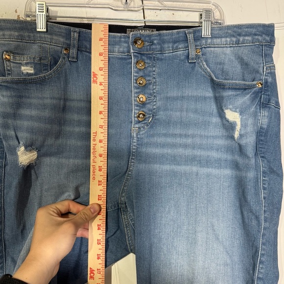 Torrid Bombshell Skinny Jeans Premium Stretch Comfort Wash Denim Size 20 Rips - Picture 6 of 11